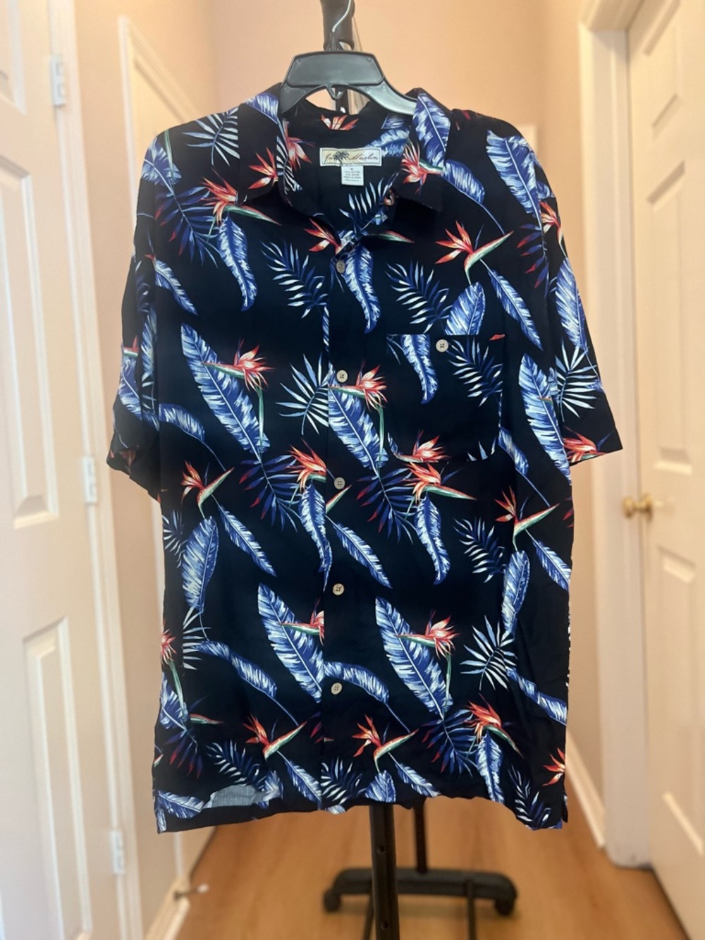 Men's Black Tropical Print Short-Sleeve Button-Down Shirt